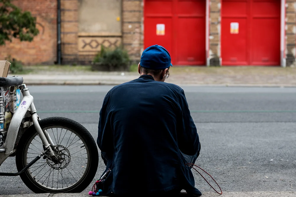 Man with the blue cap. Photograph by Adelina Persa.