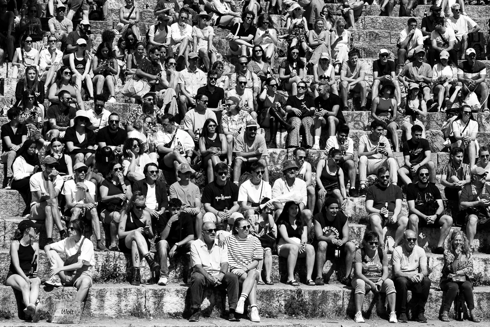 An audience gathered on the steps at Mauerpark. Photograph by Adelina Persa.